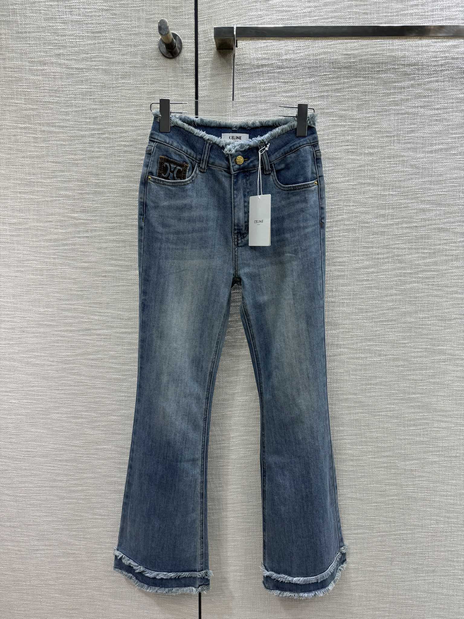 Расклешенные брюки Celine 2403 с цветовым блоком и логотипом, высокой талией.