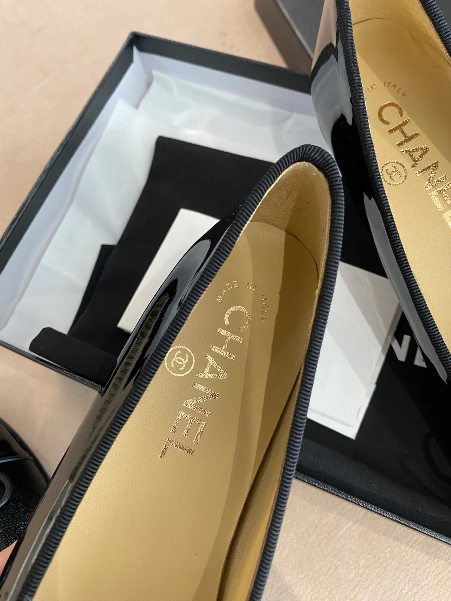 Балетки Chanel - глянцевые черные