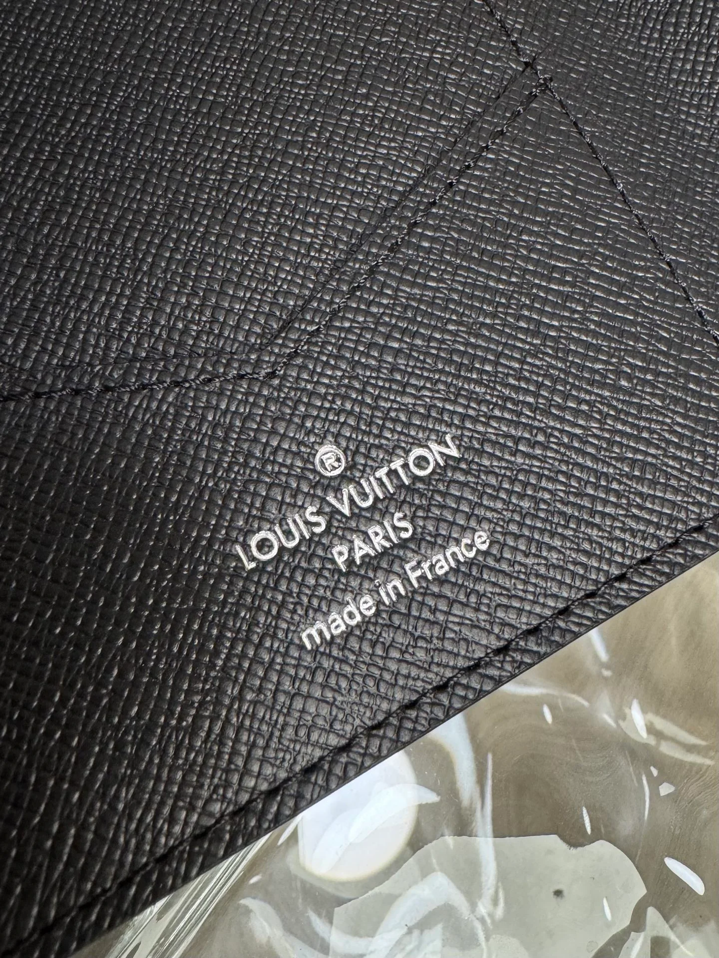 LV-m64501 - Держатель для паспорта - Черный