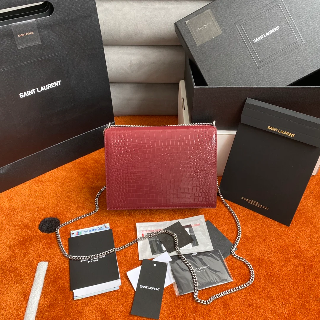 Сумка-конверт YSL Cassandra с крокодиловым принтом