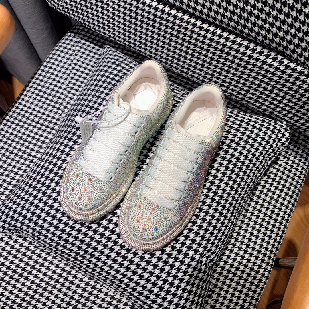 Классические белые кроссовки McQueen — серебристые с крупными бриллиантами