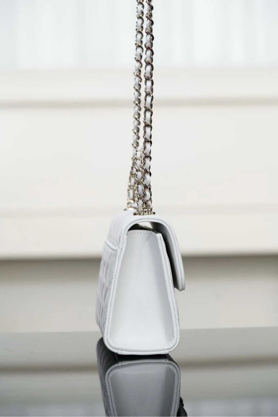 Chanel 25s - С ручкой через плечо????? Lychee - Вертикальный стиль - Белый с золотой пряжкой