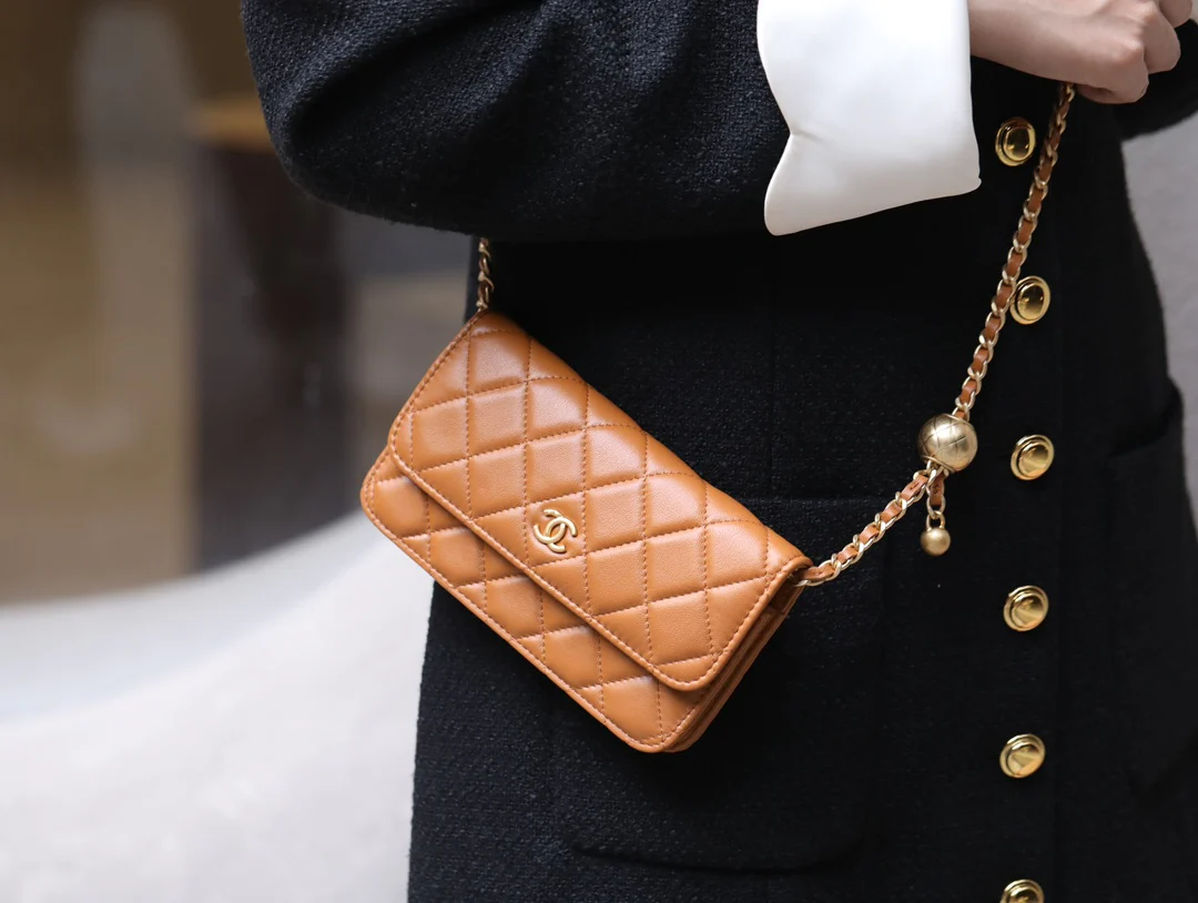 Chanel - Chanel - Золотой шарик WOC - Цвет 