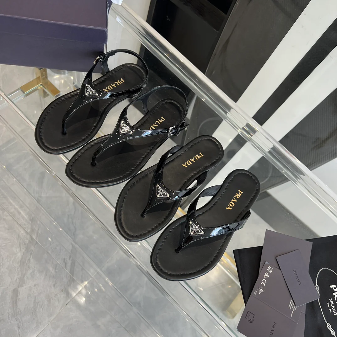 Новинка Prada 2023 года - Блестящие сандалии - Черные
