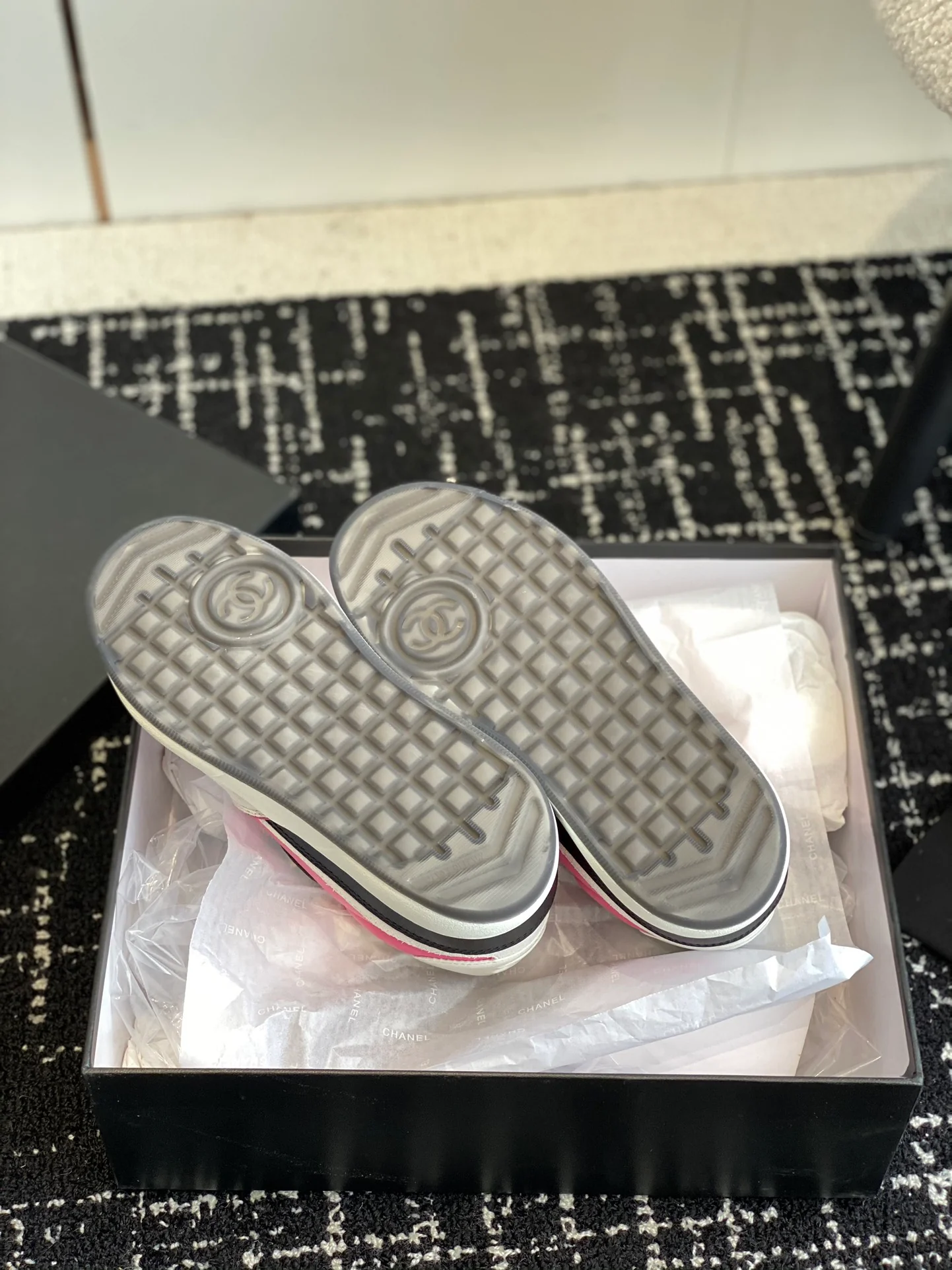 Новинка 2023 года от Chanel - Кроссовки из овечьей кожи - Розовые