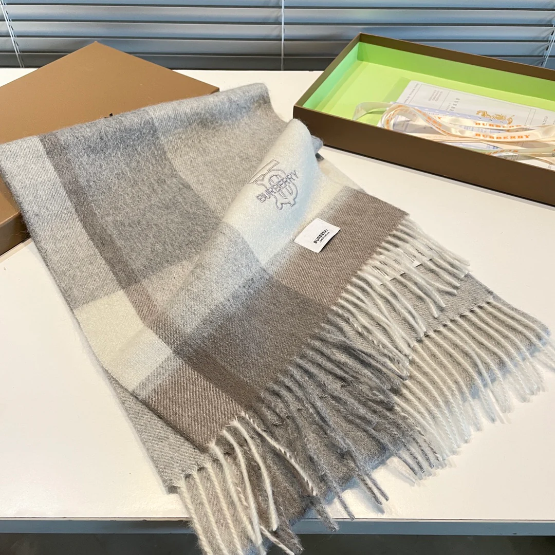 Классический кашемировый клетчатый шарф Burberry с узором 