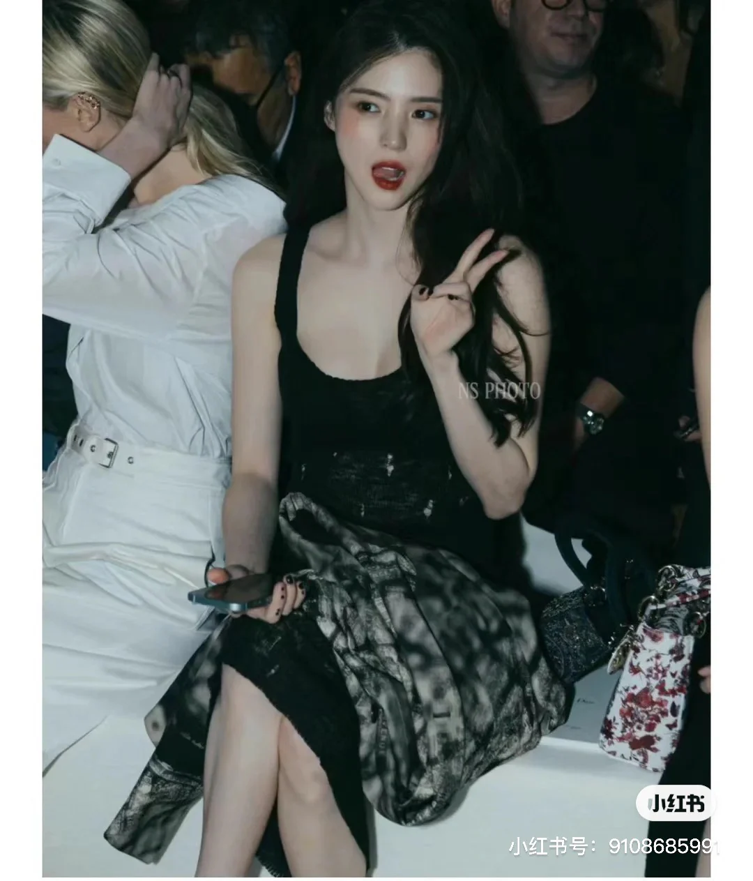 Жилет Dior 2403 однотонный облегающий, черный.