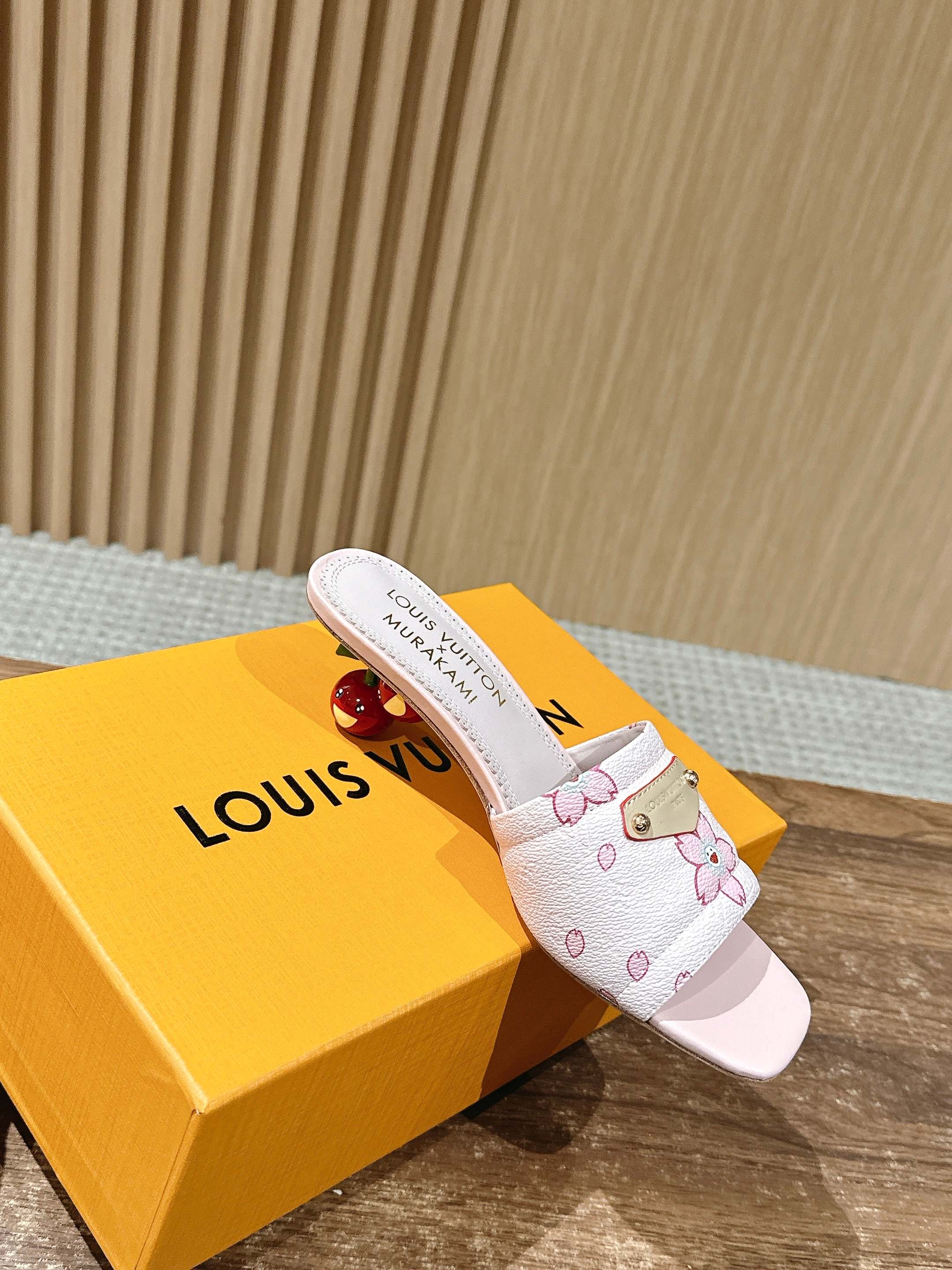 LV - Коллекция Такаши Мураками в стиле ретро - Сандалии на низком каблуке - Розовые