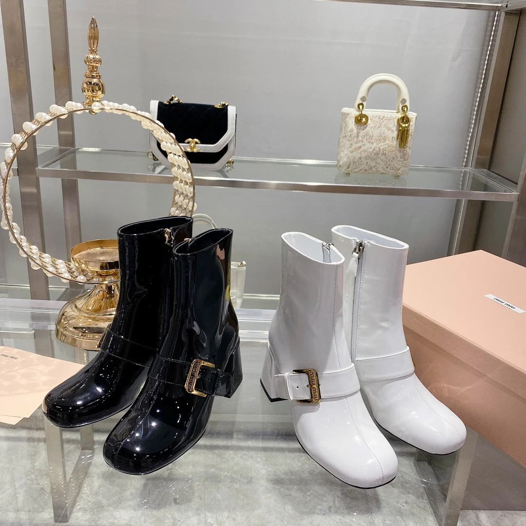 Ботильоны Miu Miu 22s с застежкой-молнией и металлической пряжкой - изображение из коллекции