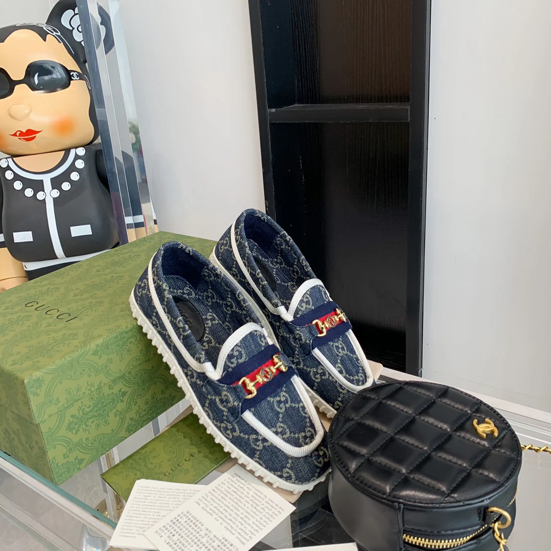 Лоферы Gucci - повседневная обувь на плоской подошве