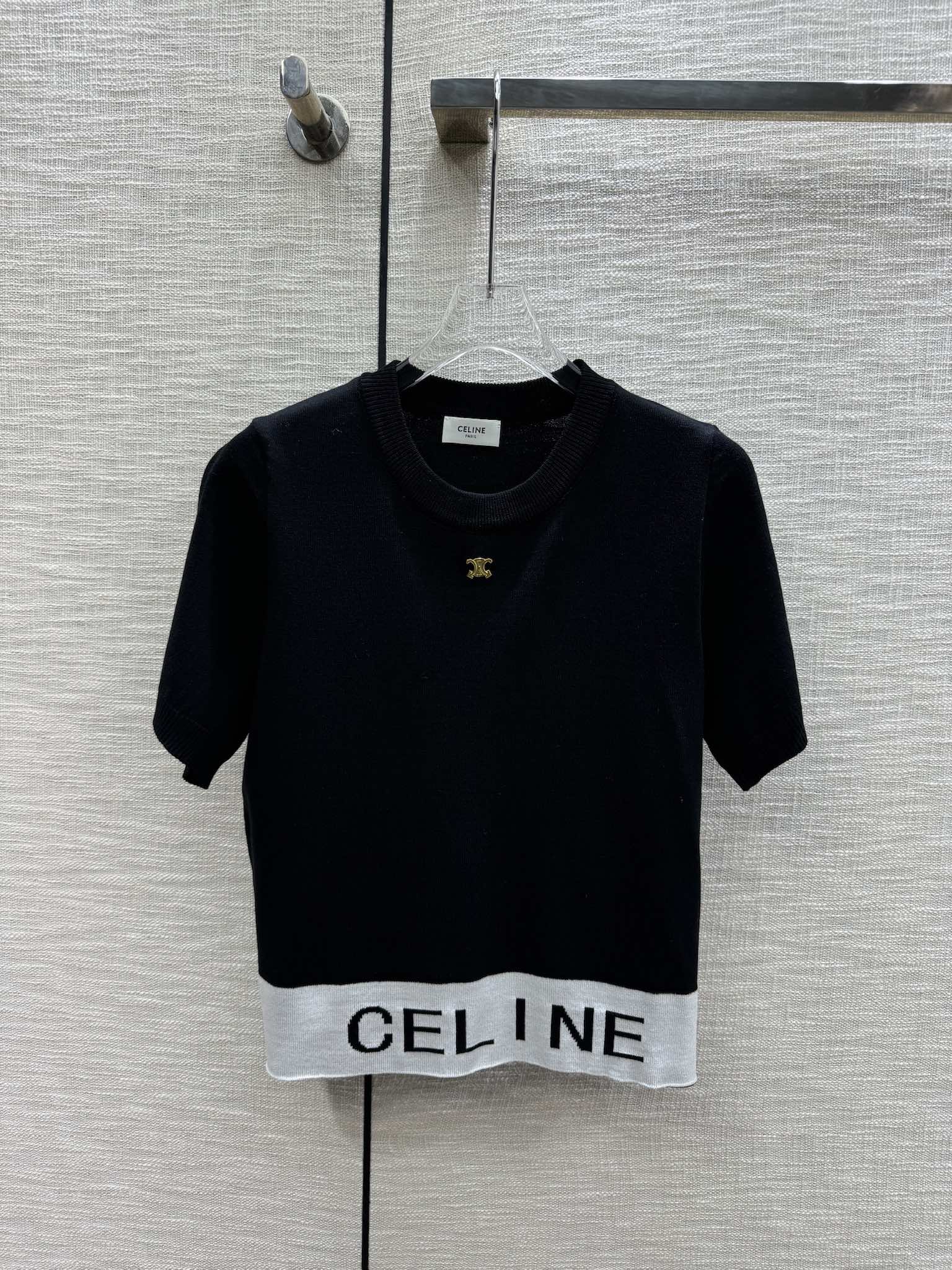 Трикотажный топ Celine 2403 с короткими рукавами и полосками, в стиле ?колор-блок? — черный.