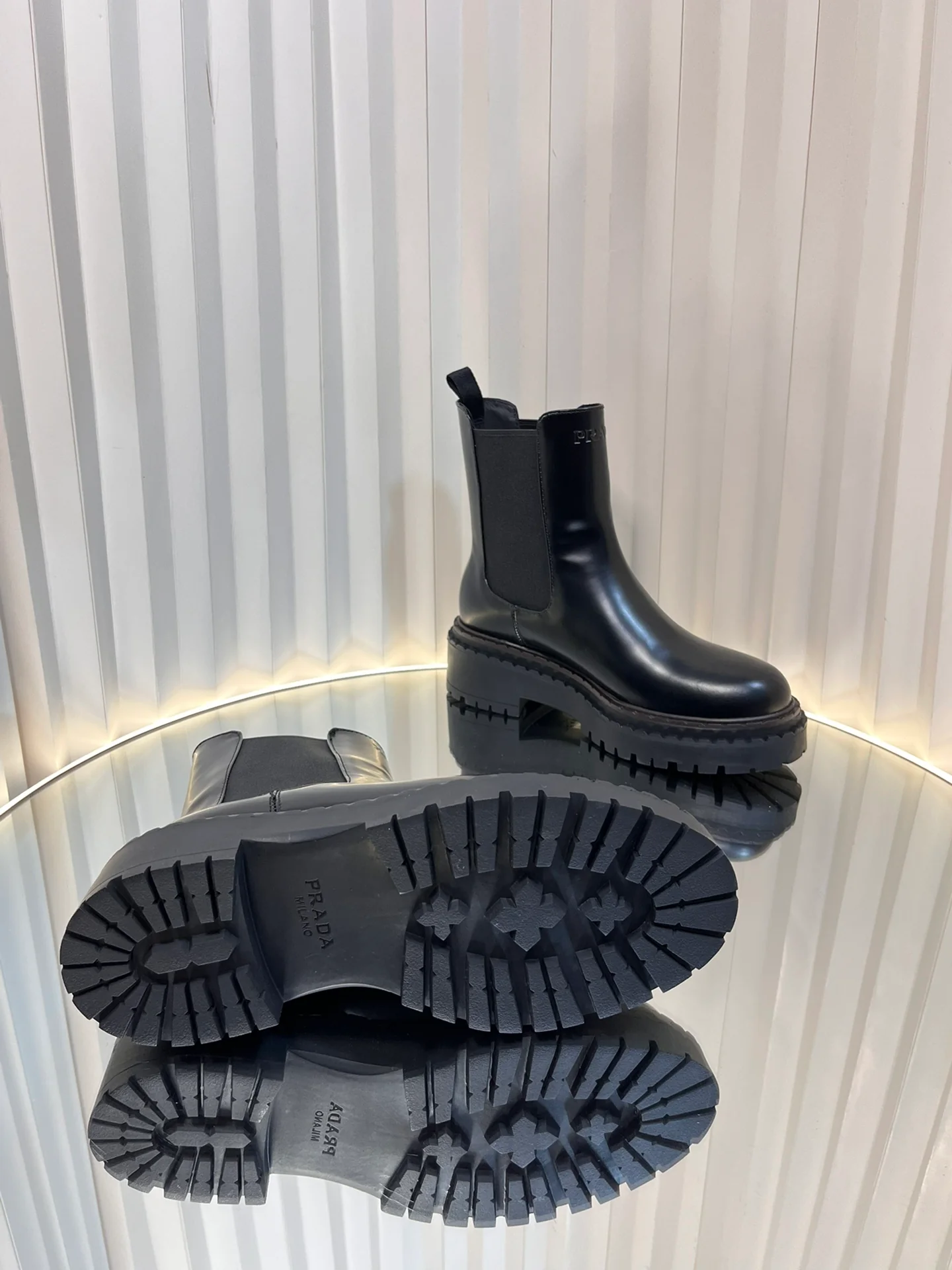 Кожаные ботильоны Prada 2024 - черные