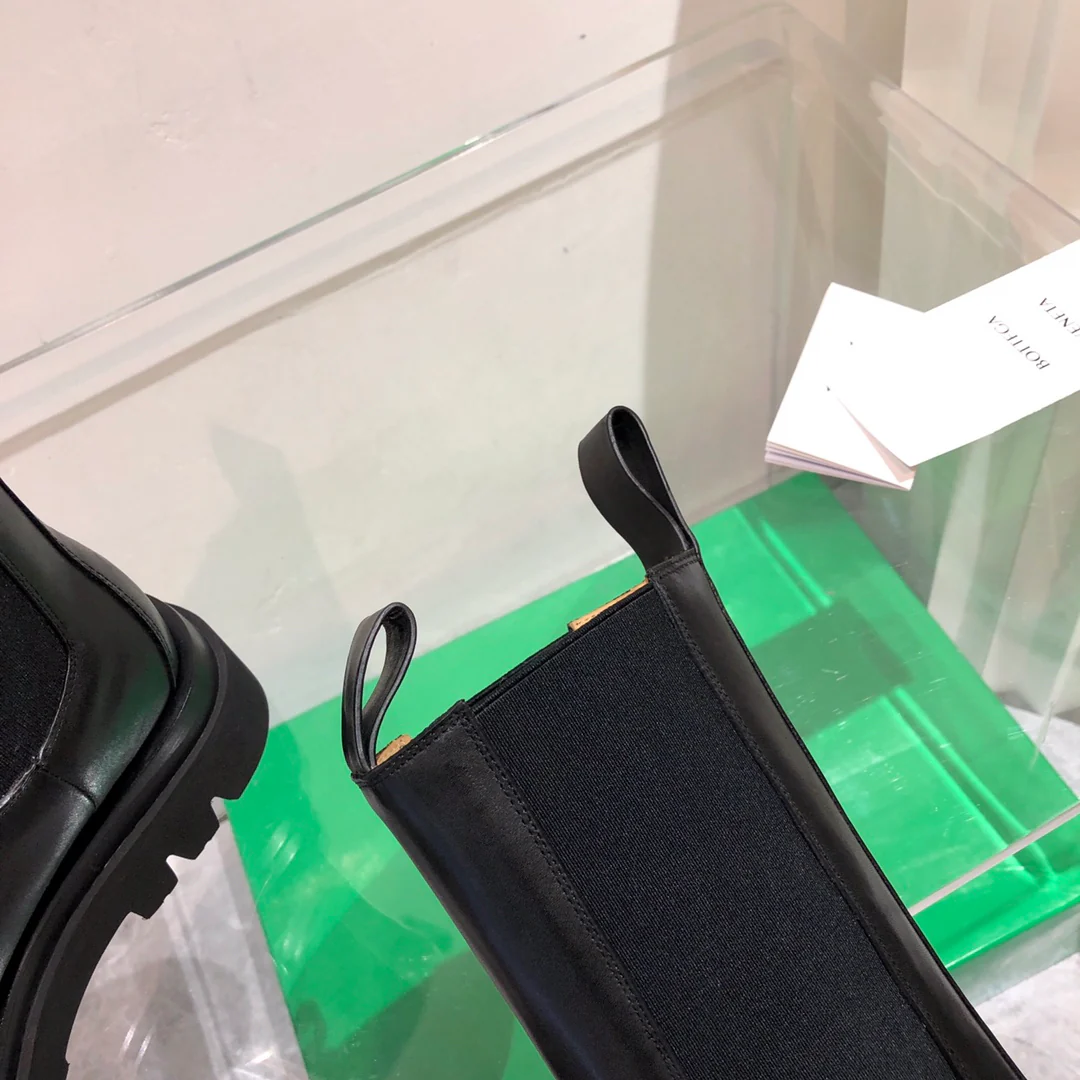 BV - Ботинки Dr. Martens до середины икры