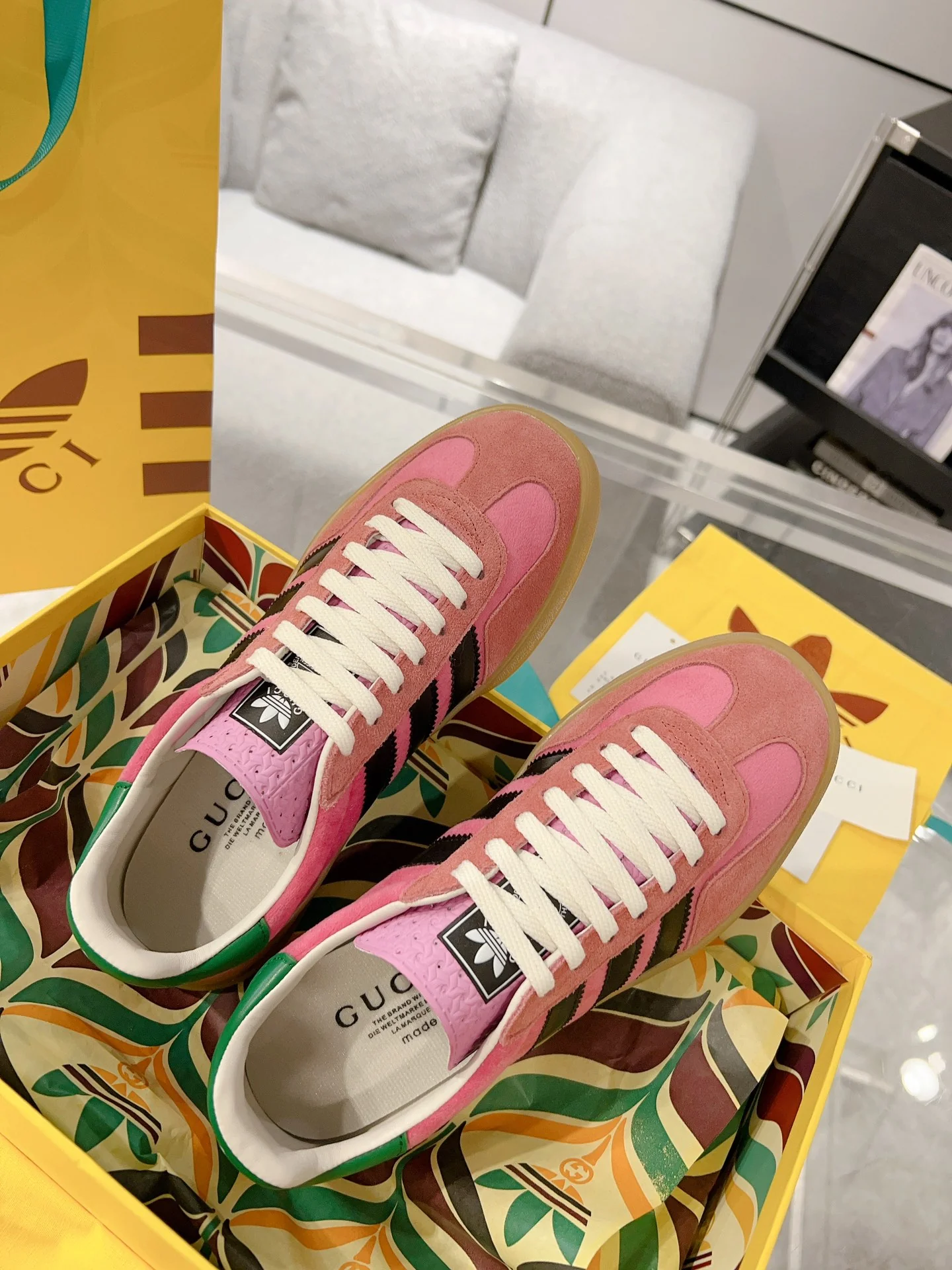 Новинка сезона осень/зима 2023 от Gucci - Коллаборация - Немецкие кроссовки для тренировок - Розовый