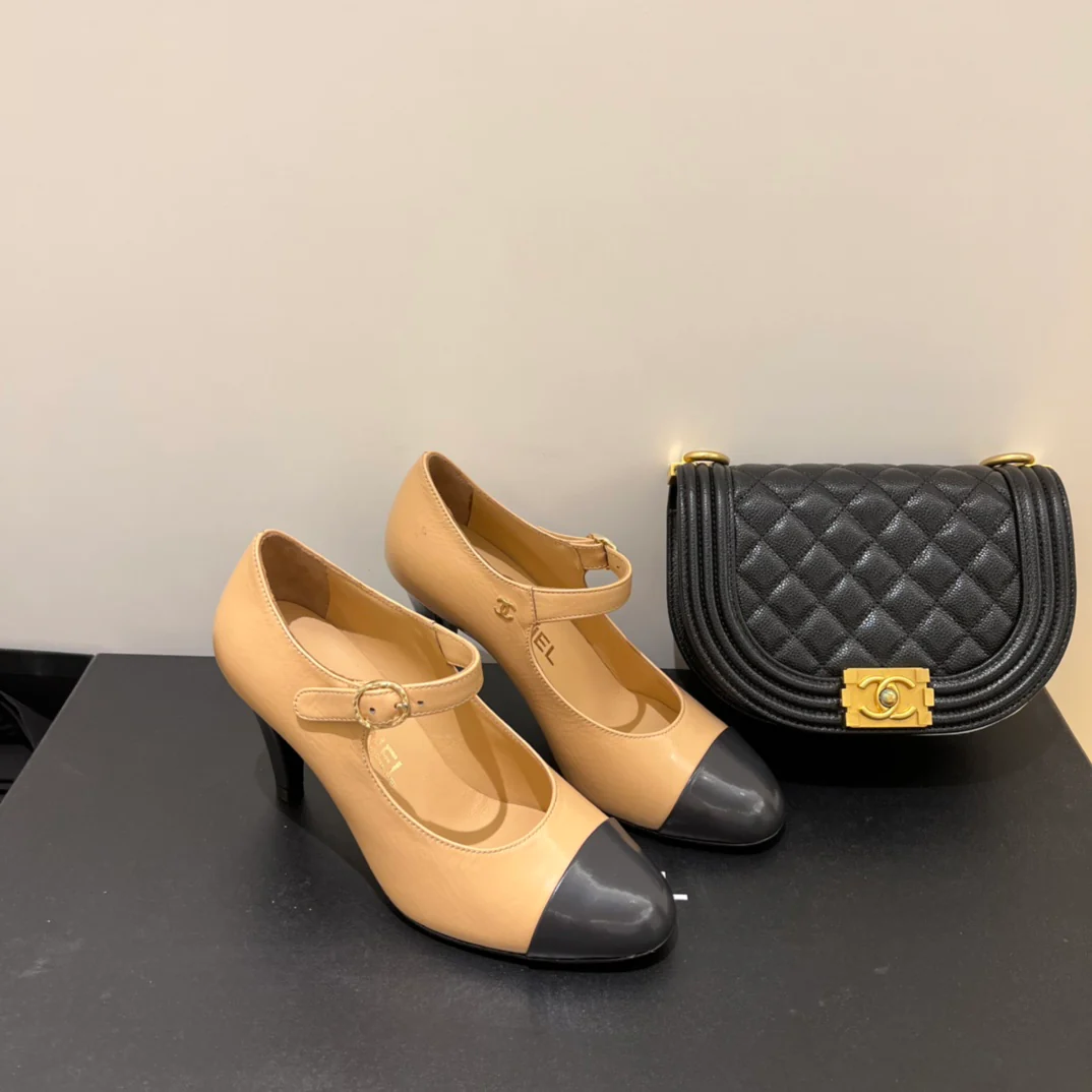 Chanel - Туфли на высоком каблуке с отделкой из овечьей кожи - Размеры 35-39