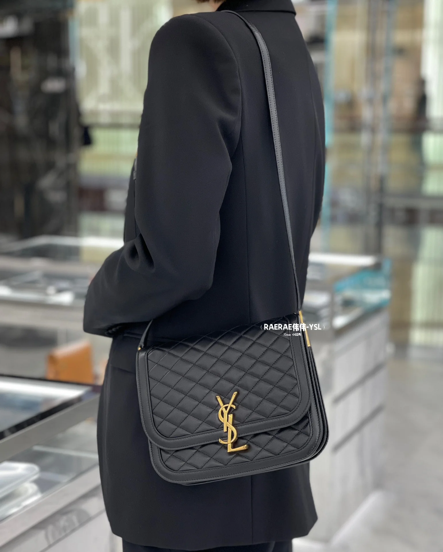 Сумка для тофу из чеканной овечьей кожи YSL Solferino - черная