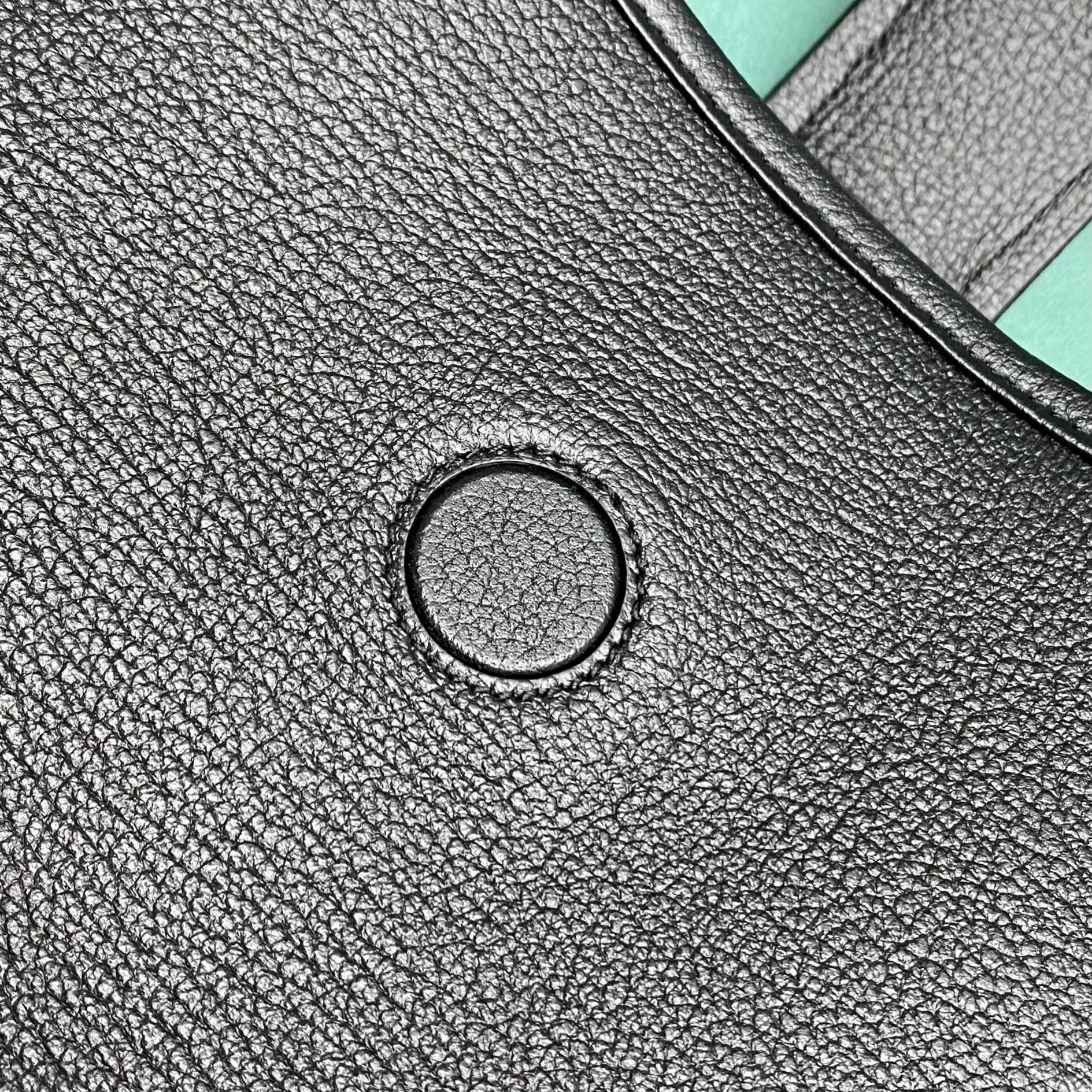 Весенняя коллекция Gucci 2023 — Сумка через плечо ?Полумесяц? — Черная