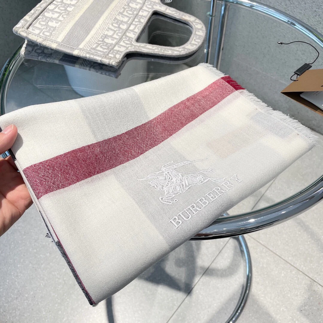 Ультратонкий кашемировый платок в клетку от Burberry