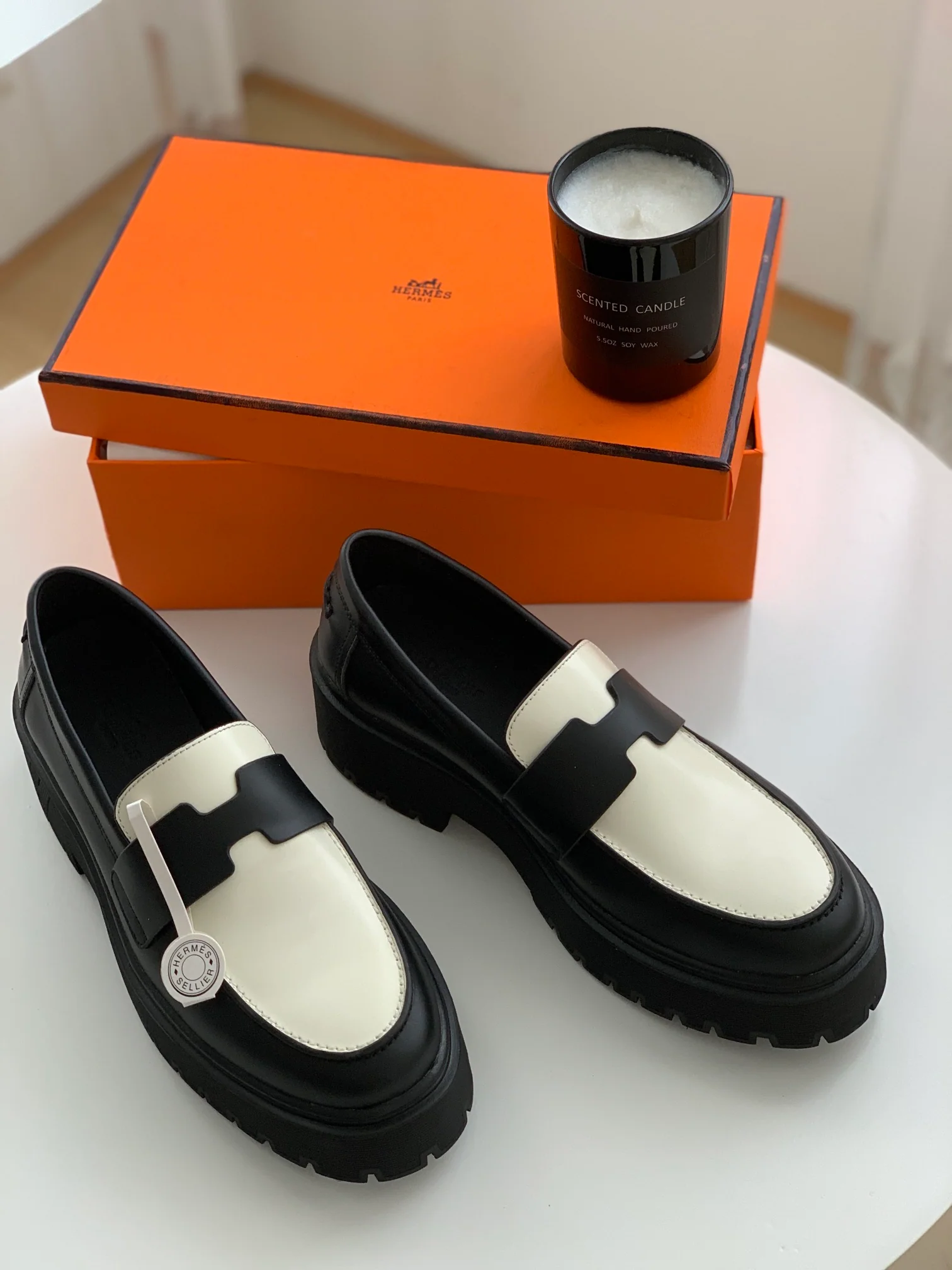 Новинка сезона осень/зима 2023 от Hermes - Лоферы Hitch - Белые