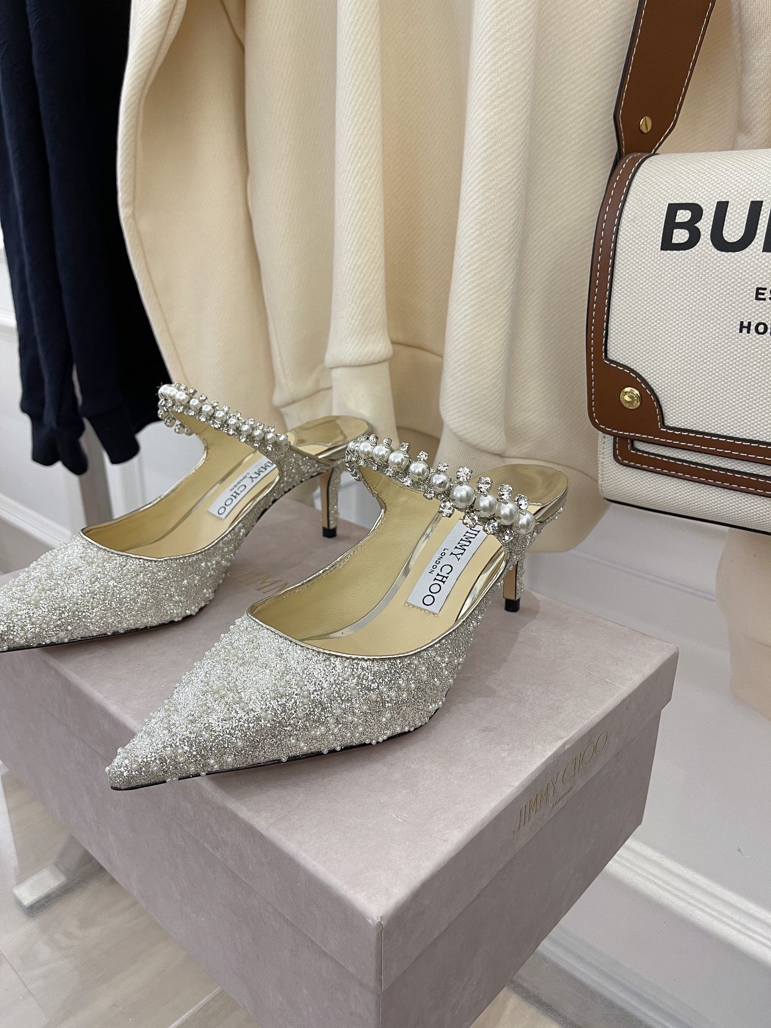 Сандалии на низком каблуке Jimmy Pearl Chain - 2 шт.