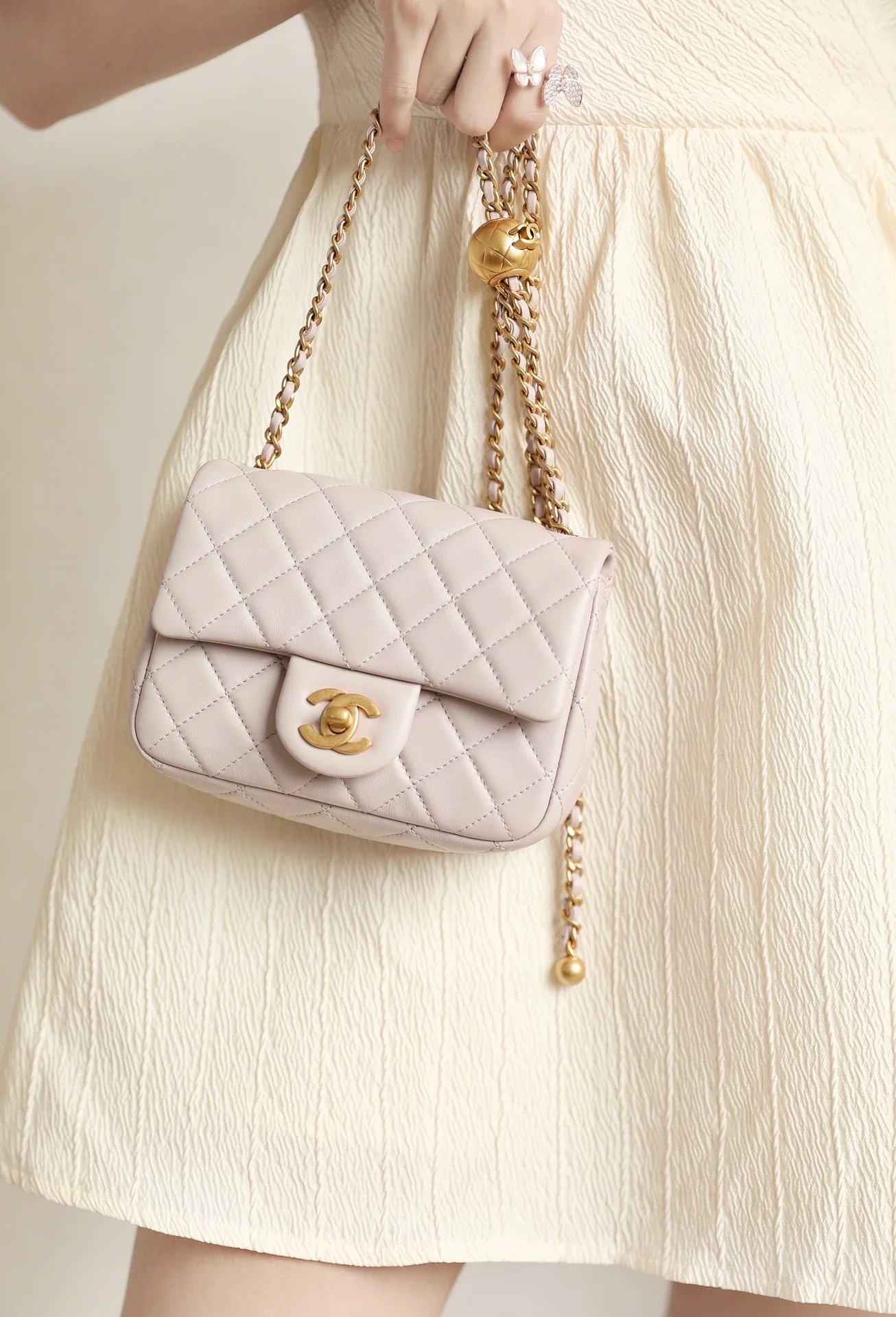 Chanel - Сумка-клатч Golden Globe Square Flap Bag - 18 см - из овечьей кожи