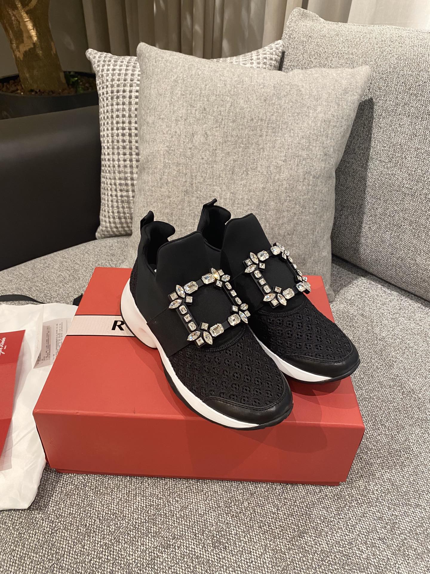 Кроссовки с пряжками - черные