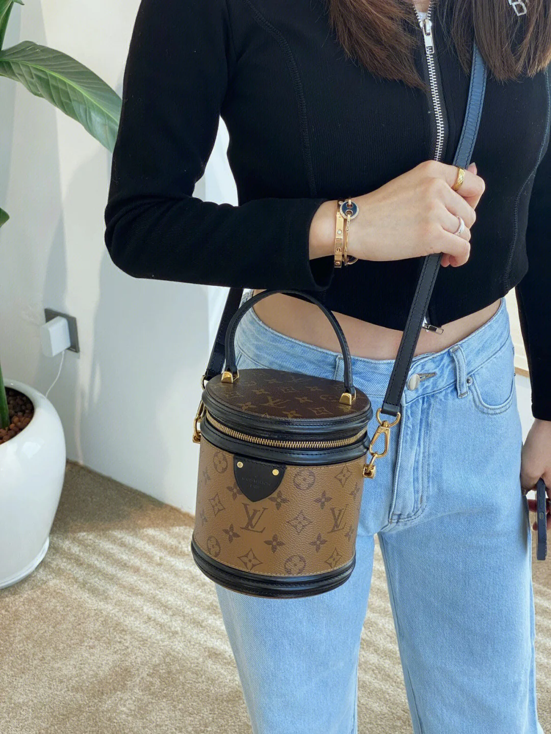 m43986-LV-Cannes Money Bucket-Handbag/Crossbody Bag