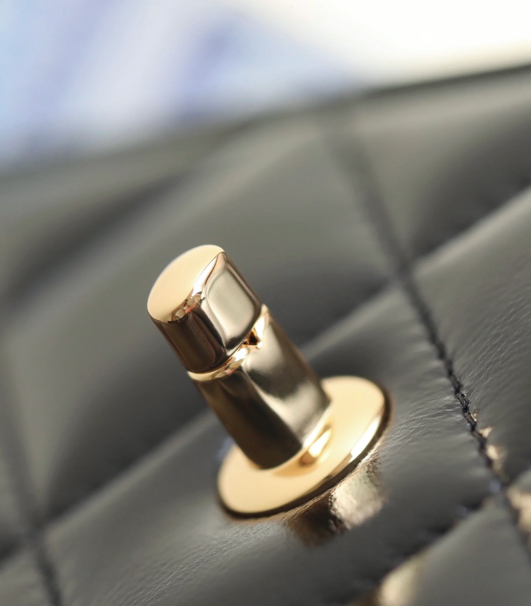 Сумка Chanel на цепочке с петлевой ручкой - WOC - Черная