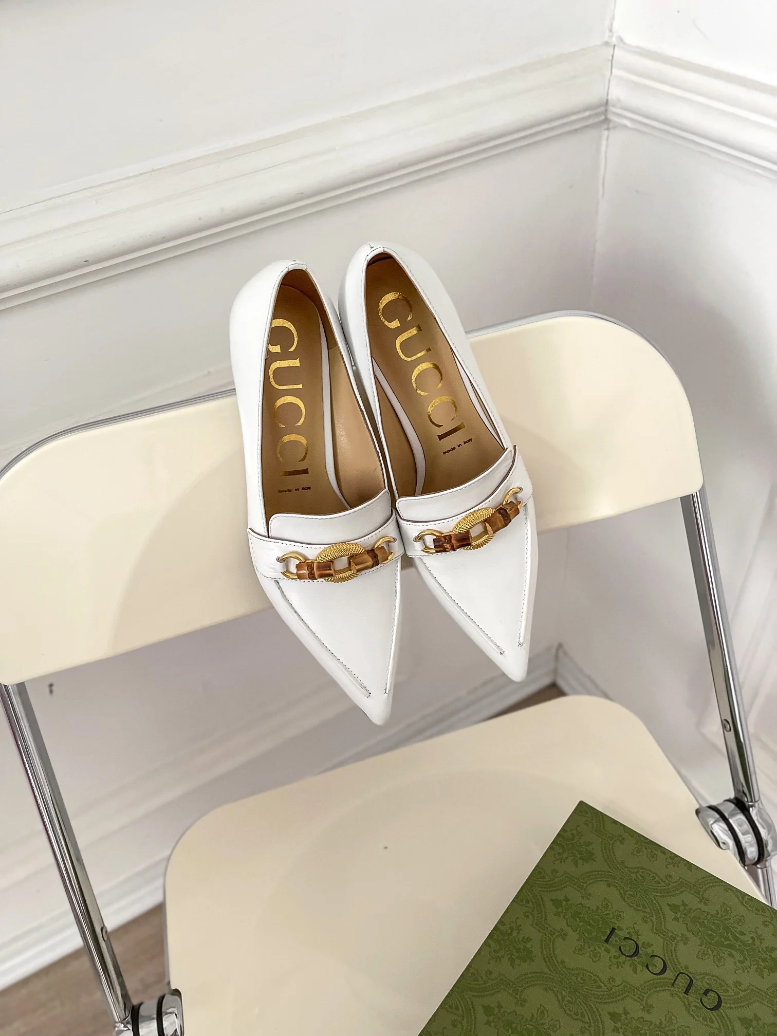 Туфли Gucci с острым носком на низком каблуке