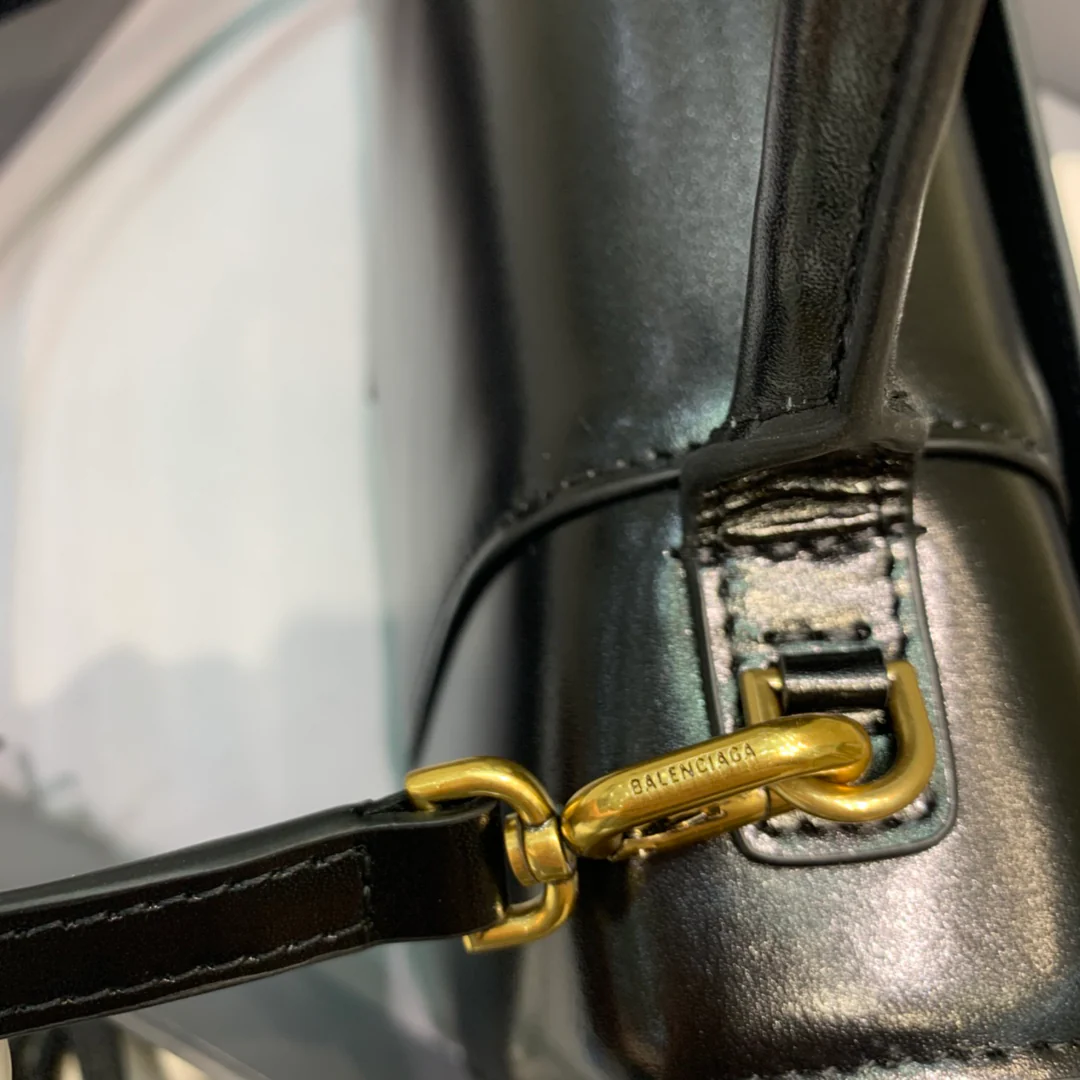 Сумка Balenciaga Hourglass (большая) - черная, однотонная кожа.