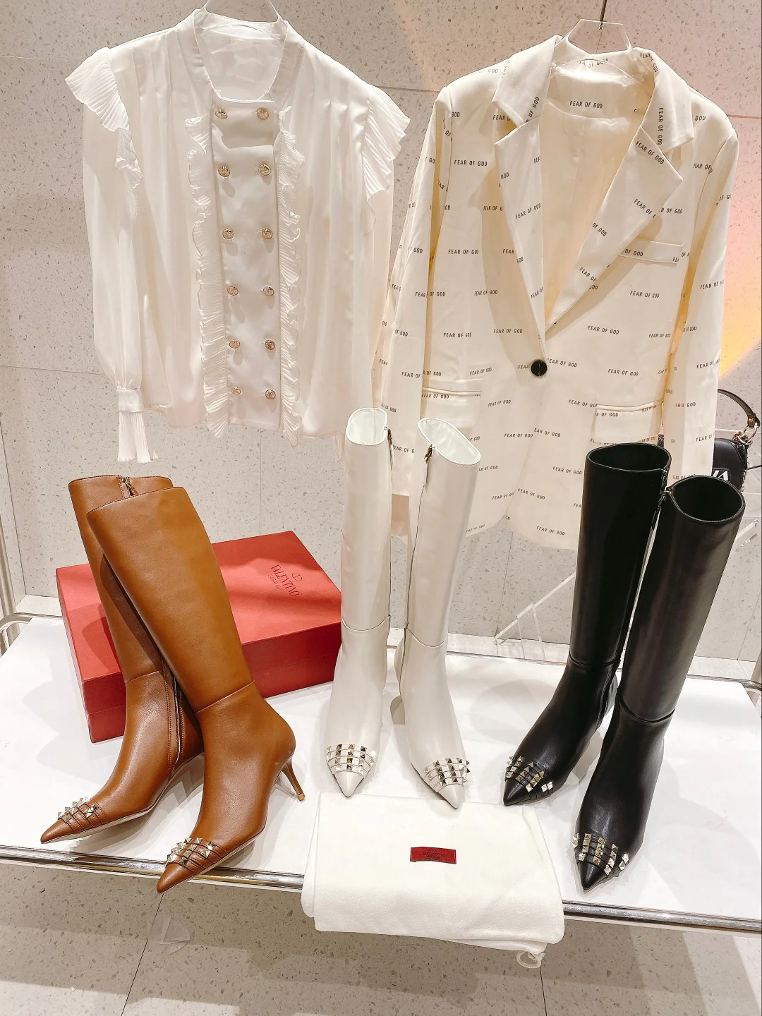 Сапоги-шпильки Valentino с заклепками - белые