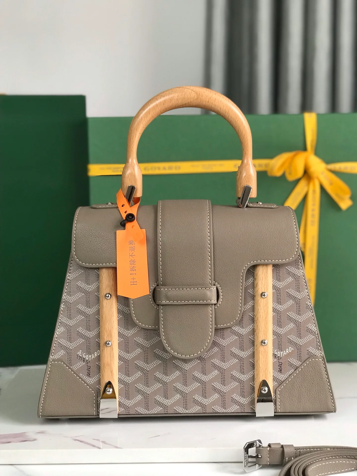 Сумка-тоут Goyard Saigon PM серии, 28 см, серая.
