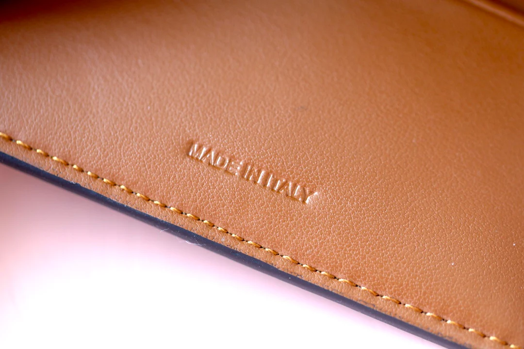 Celine TRIOMPHE CANVAS标志印花和羊皮革折迭短款钱包