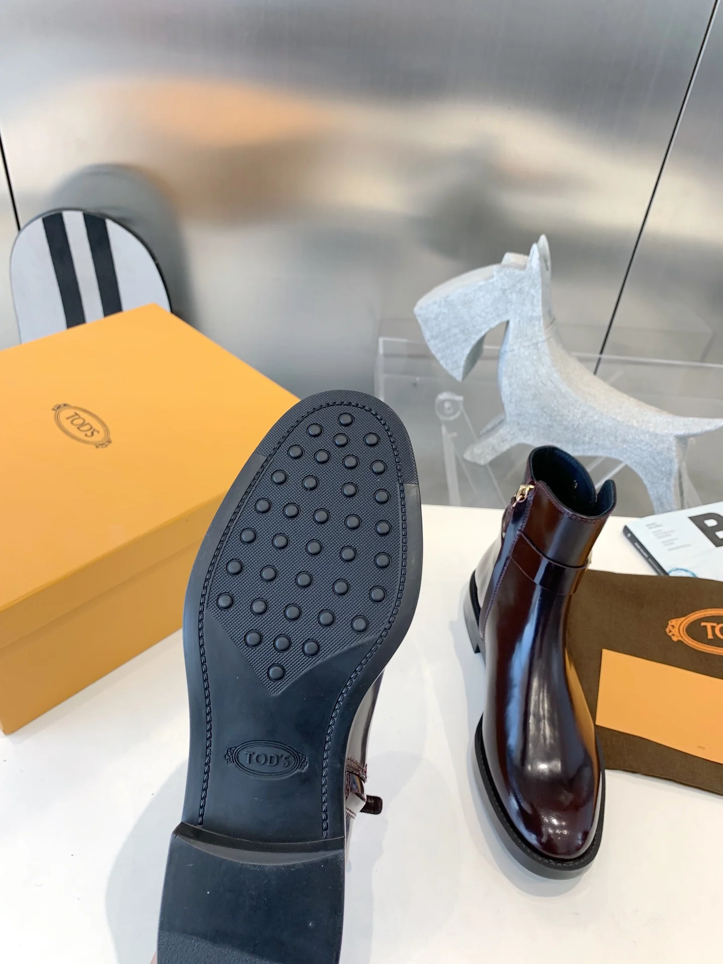 Ботинки челси Tods с головой льва - коричневые