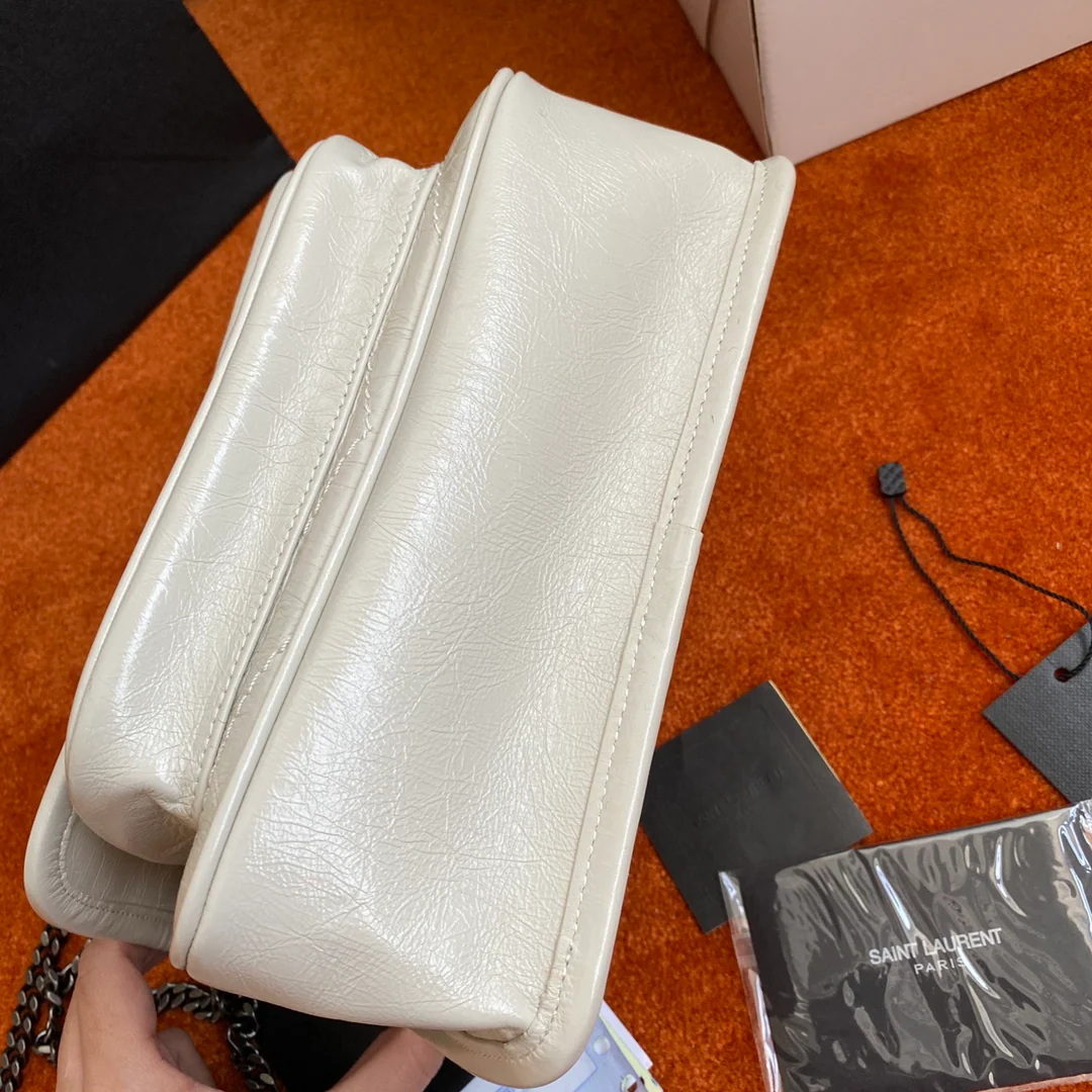 YSL - Маленькая модель Niki - Белая кожа, обработанная маслом, с белой пряжкой - D-образное кольцо