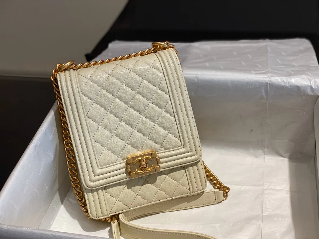 Chanel-boy-19-16-5cm-6