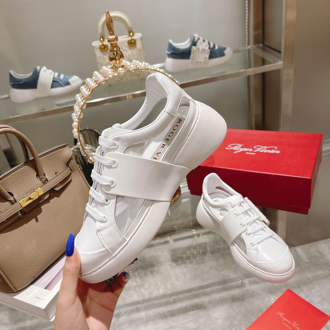 Обувь для автодомов - белые кроссовки