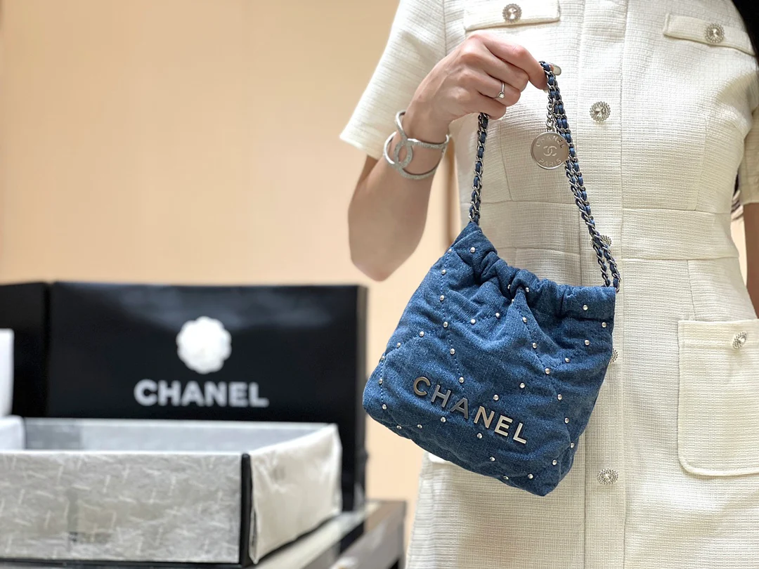 Мини-сумка Chanel 24s 22 серии с заклепками из джинсовой ткани