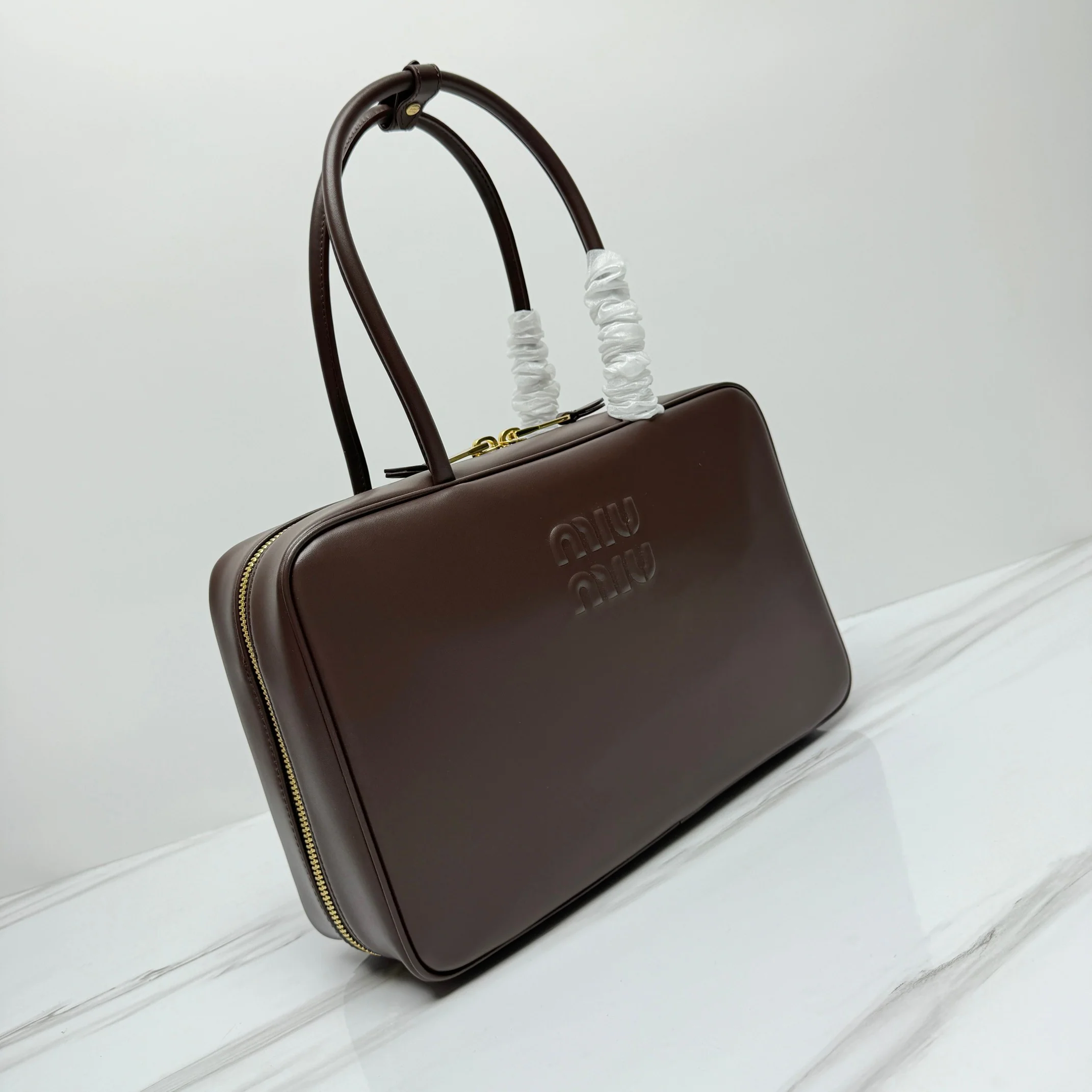 Портфель Miu Miu 5bb117 с длинной ручкой, полностью кожаный, цвет ?вересковое дерево?.