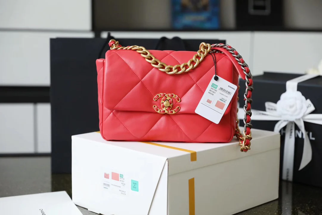 Сумка Chanel 19 - маленькая, кораллово-красная