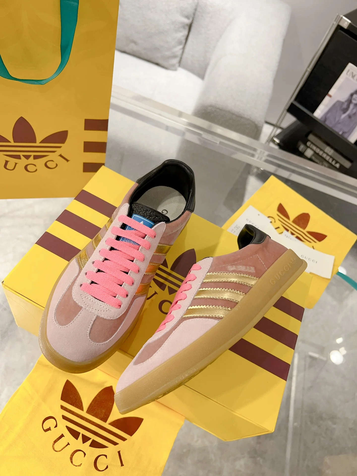 Новинка сезона осень/зима 2023 от Gucci - Коллаборация - Немецкие кроссовки для тренировок - Розовый абрикос