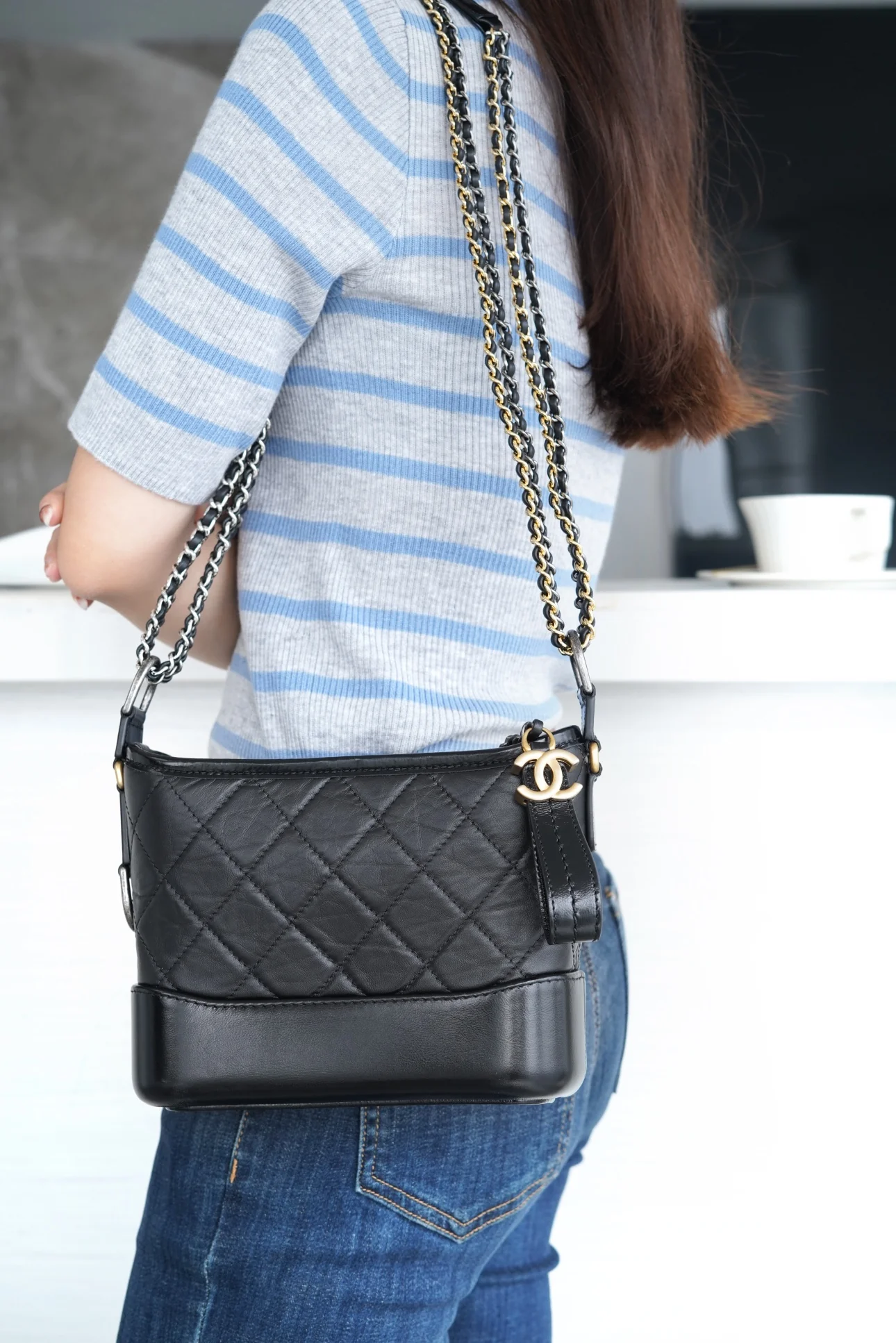 Маленькая сумка-хобо Chanel Garbielle - черная