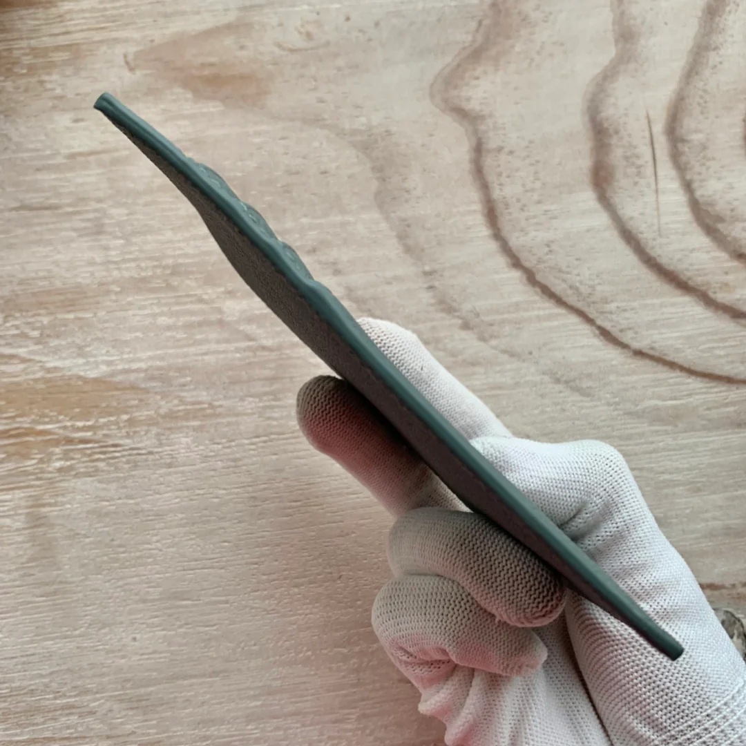 Celine 粒面小牛皮拉链卡包-云雾蓝