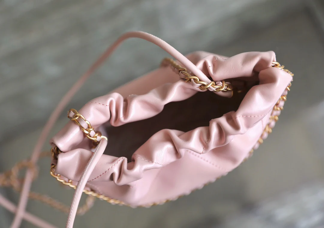 Новинка сезона весна/лето 2023 от Chanel - сумка 22 - мини - розовая