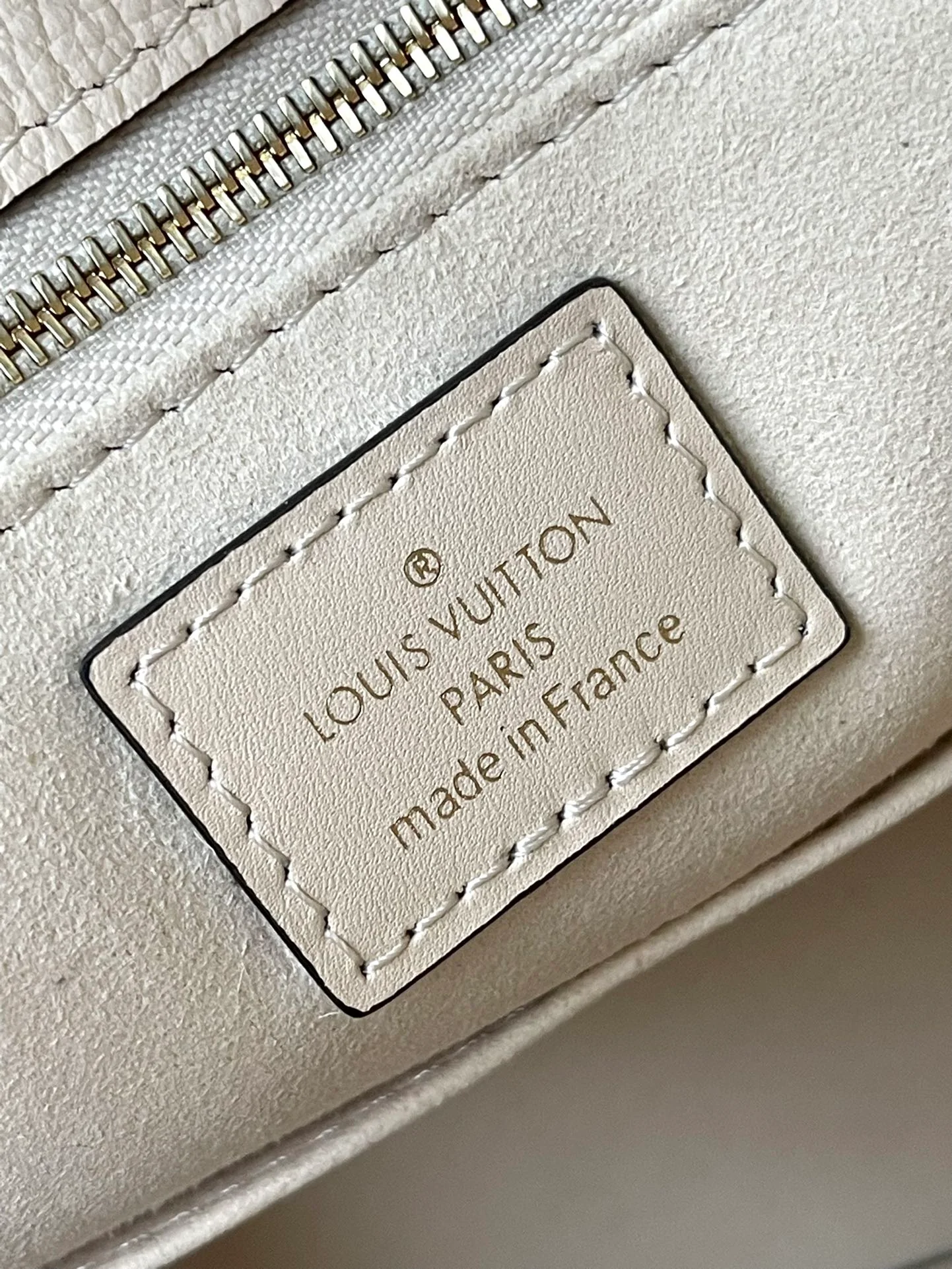 m46531-LV-onthego-mm-off-white