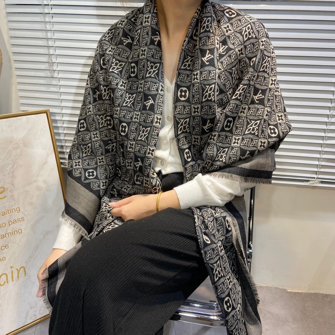 Шаль LV Monogram - 142 см - 5 см