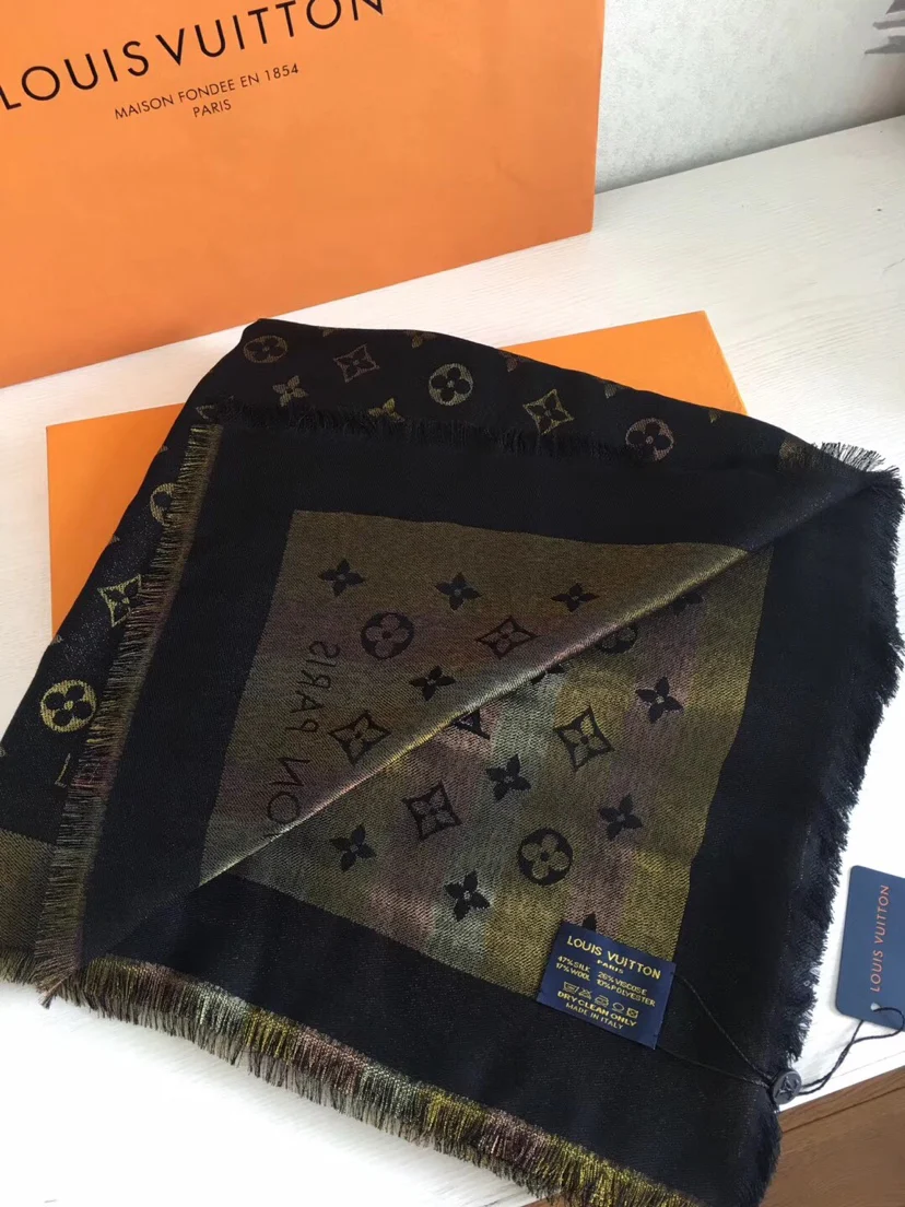 Шелковый шарф LV в радужную полоску