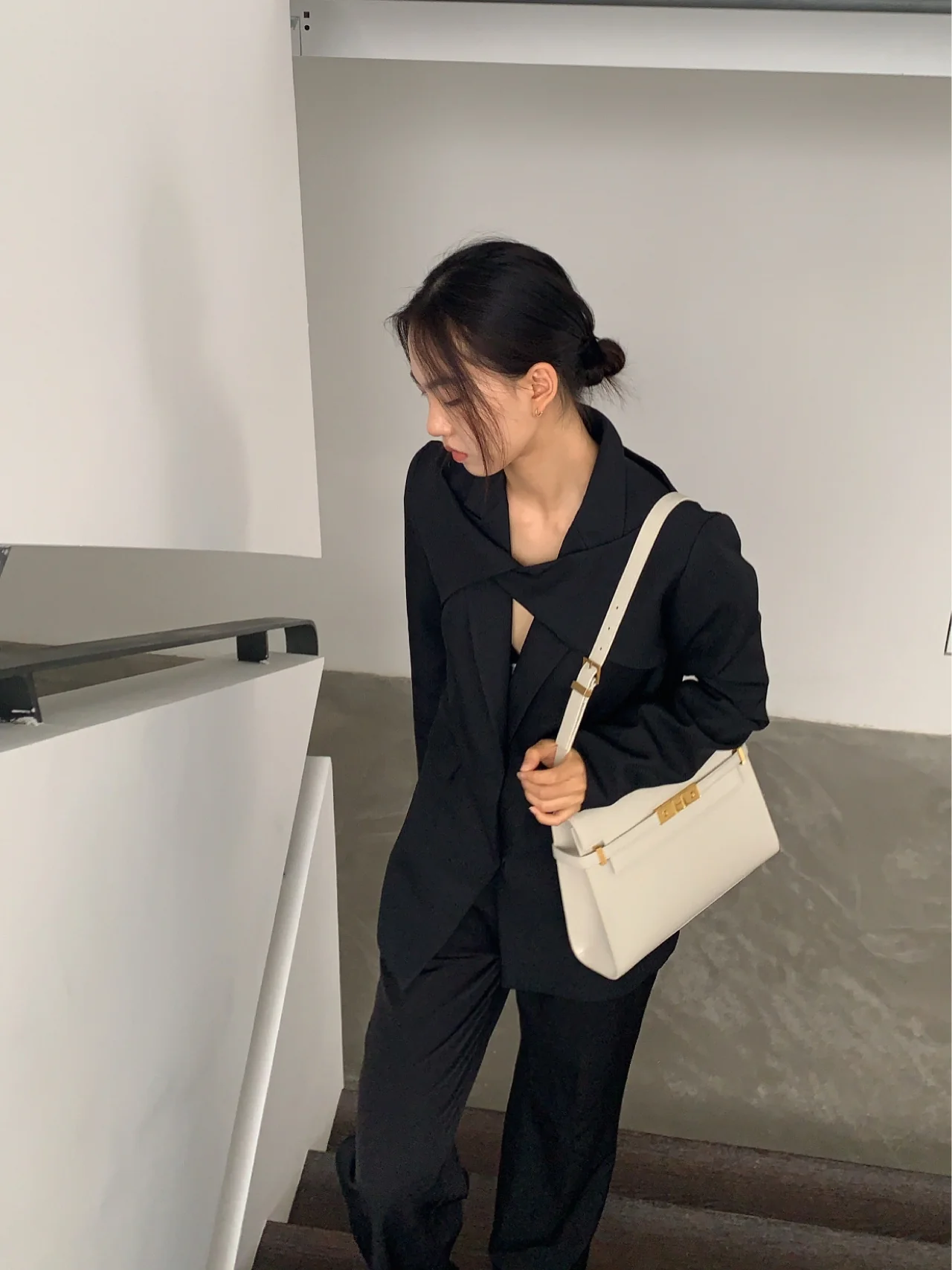 YSL Manhattan Toothpick Texture Large White Wear Photos