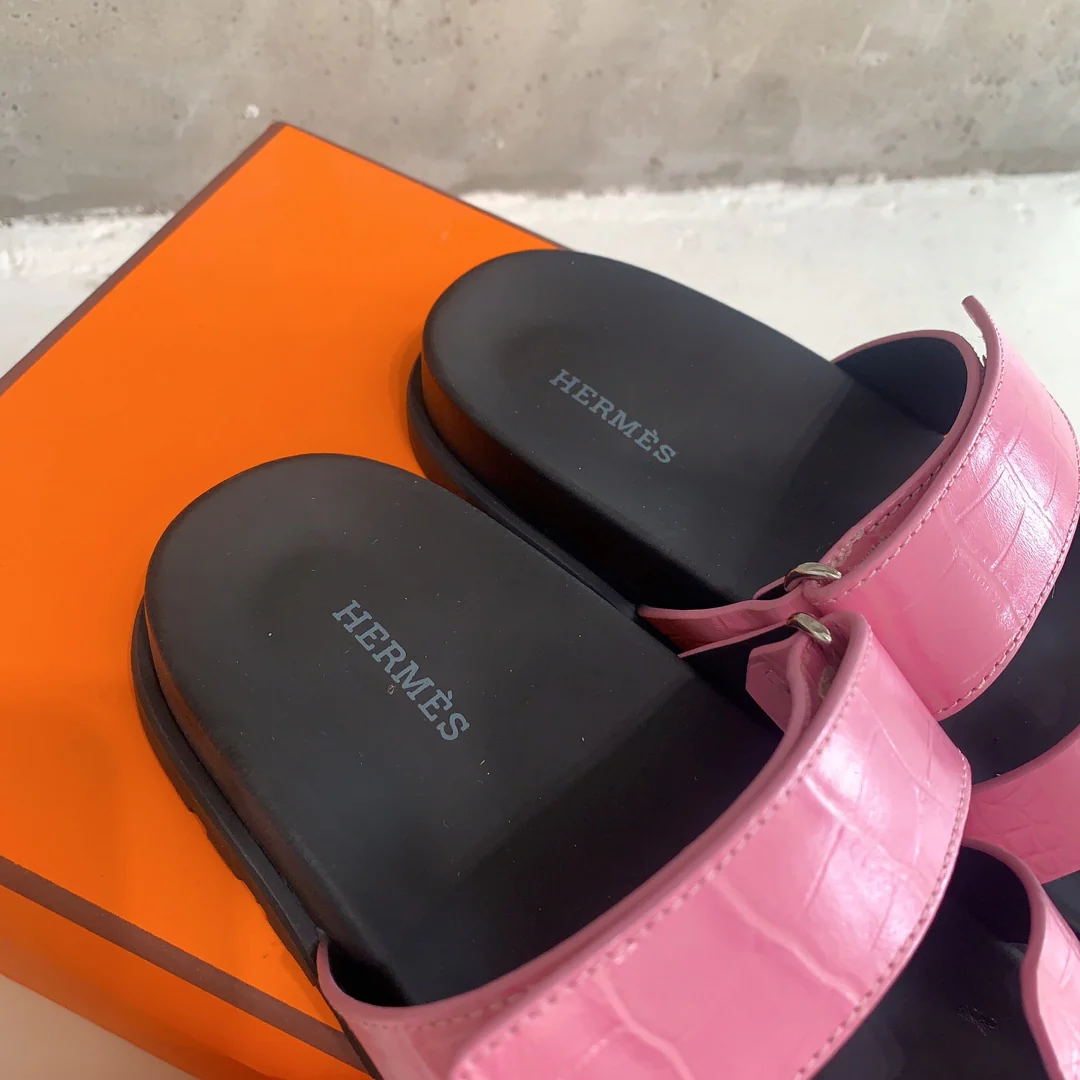 Тапочки Hermes из крокодиловой кожи - розовые