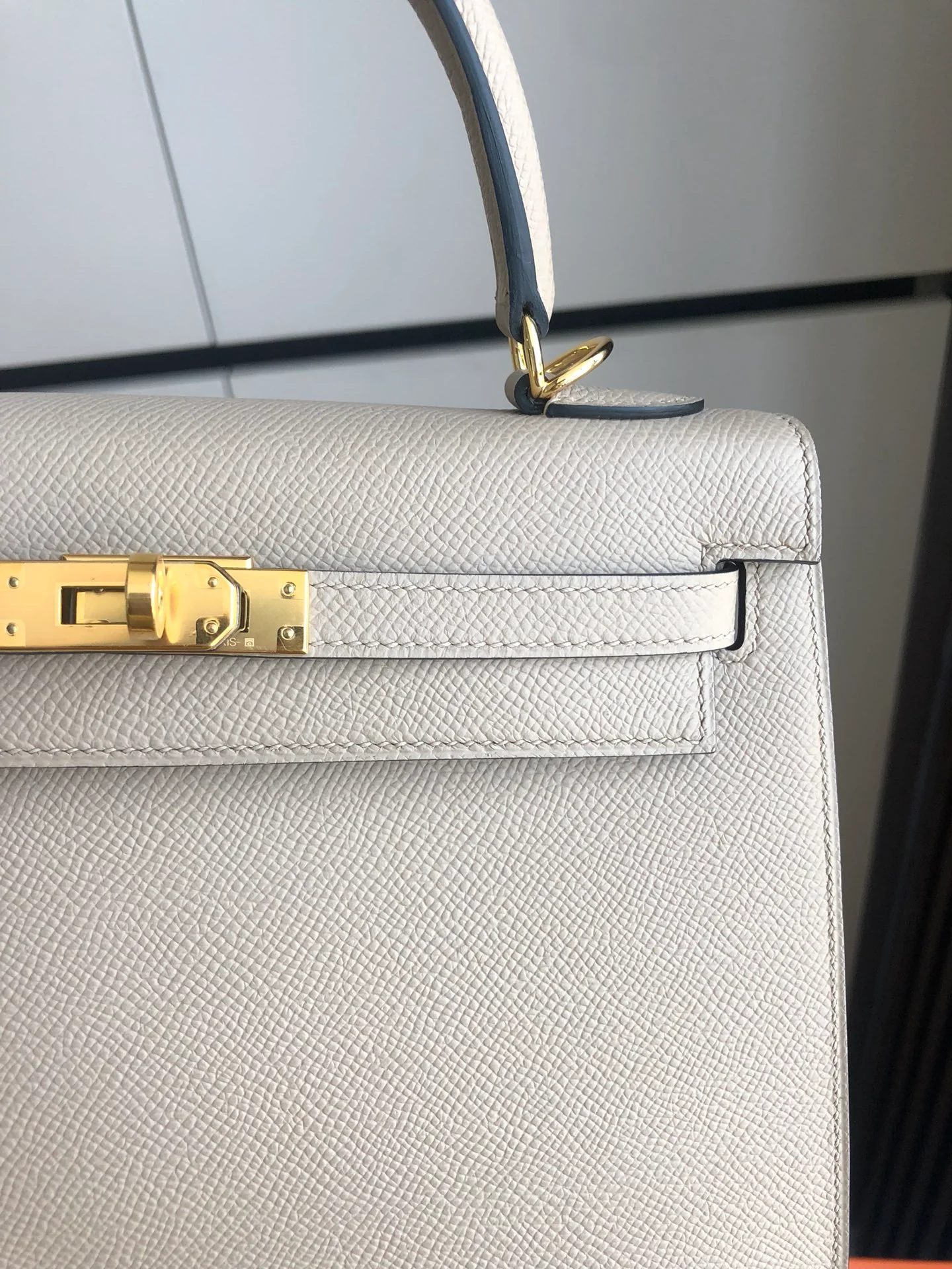 Hermes Kelly 25 Epsom Grey с золотой пряжкой